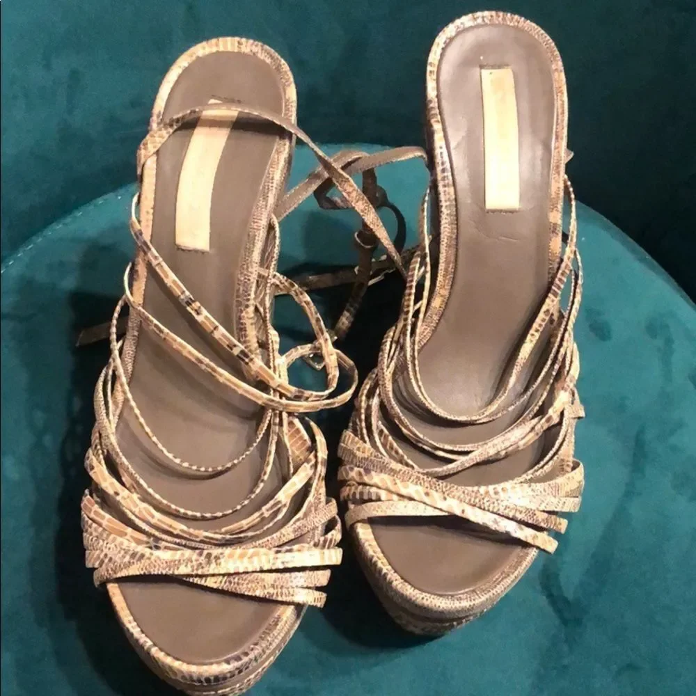 BCBG Snake Skin Heel Ties ya Ankle Size 8 Like New
